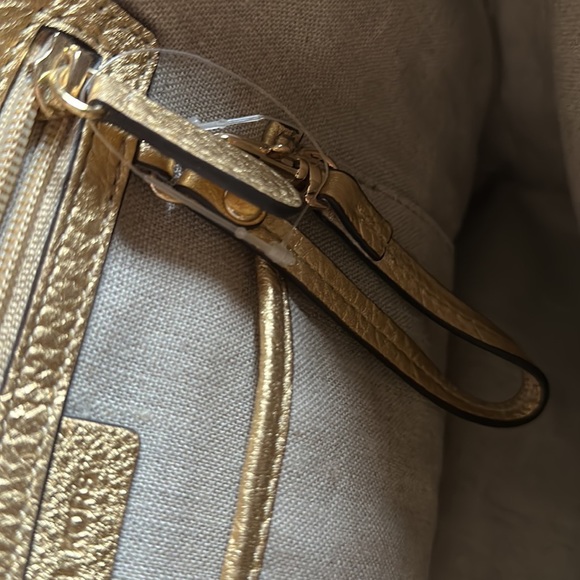 Michael Kors Tote BEAUTIFUL The quality is impeccable. Never carried. BNWOT - Picture 3 of 6